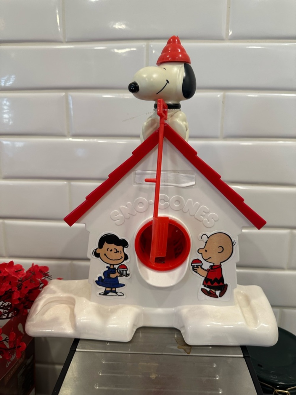 Peanuts Snoopy Snow Cone Maker - White and Red